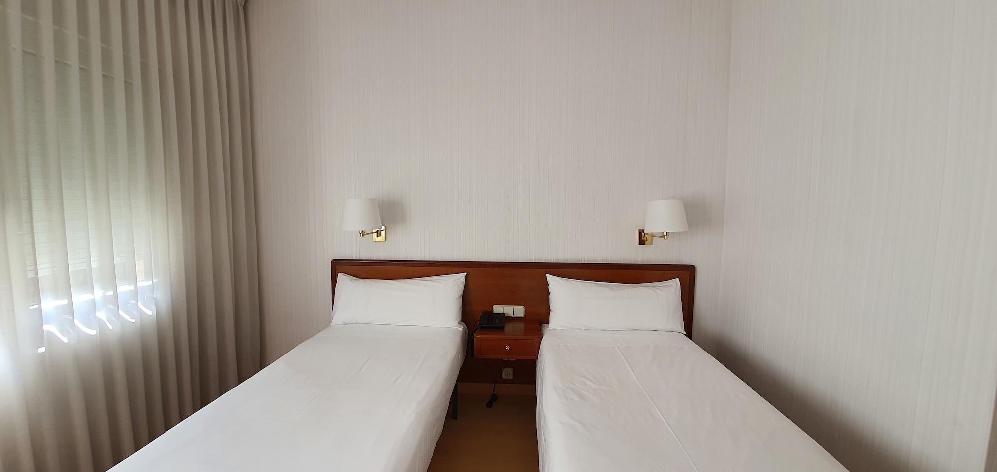 Hotel Ultonia Girona Luaran gambar